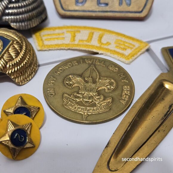 Vintage Boy Scouts Cub Lot Neckerchief Slides Enamel Brass Bookmark Coin Misc - Picture 3 of 7